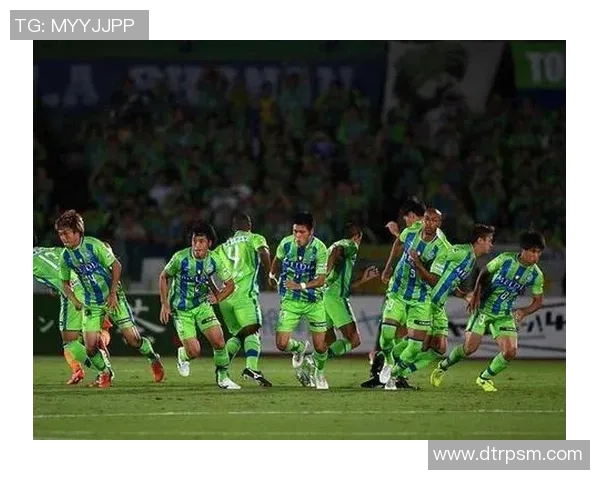 大宫松鼠与福冈黄峰的激烈对决揭示了日本足球的无限魅力与竞争精神