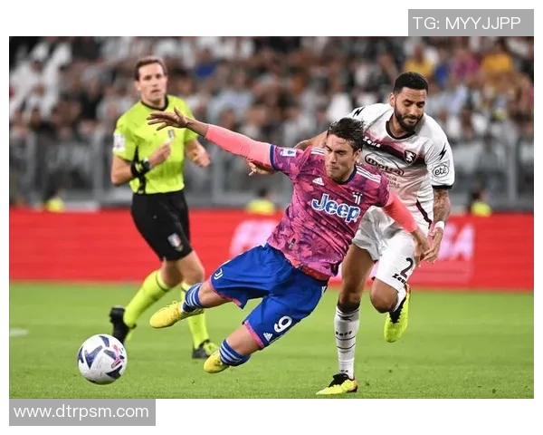 那不勒斯客场3-0大胜佛罗伦萨，加利亚尼进球因西涅染红，意甲榜首位置坚挺